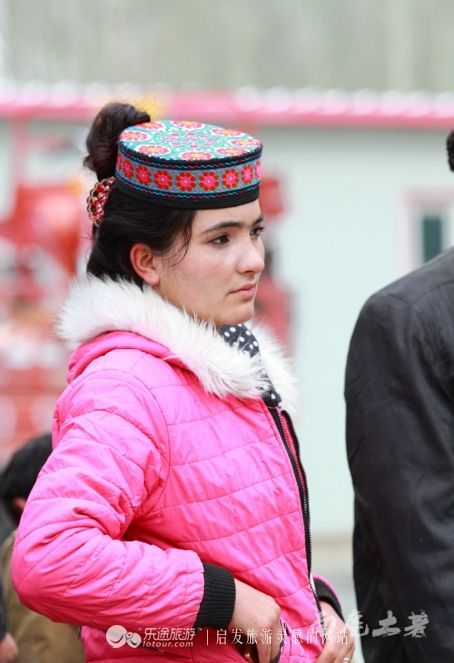 中国唯一的白种人民族 美女扎堆楚楚动人