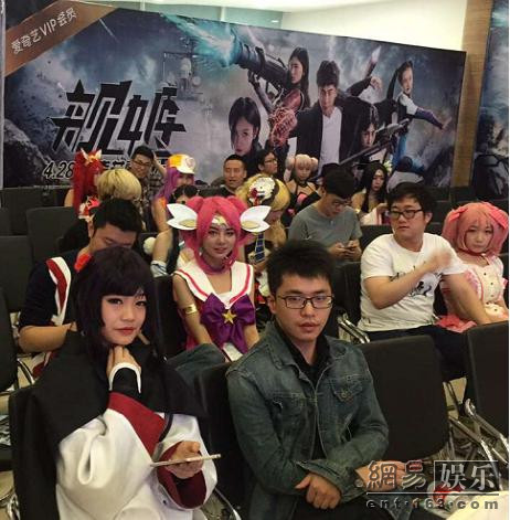 成都街头惊现美女Coser 约宅男共赴跨次元约会！