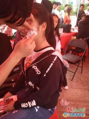 今日之声:成都监控摄像失守,选内衣住酒店被直播