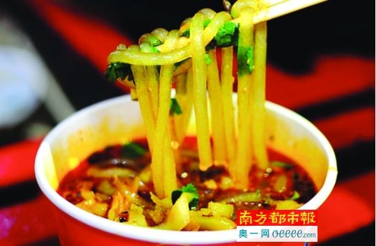 麻辣烫、酸辣粉地铁周边美食的霸主地位从未被动摇