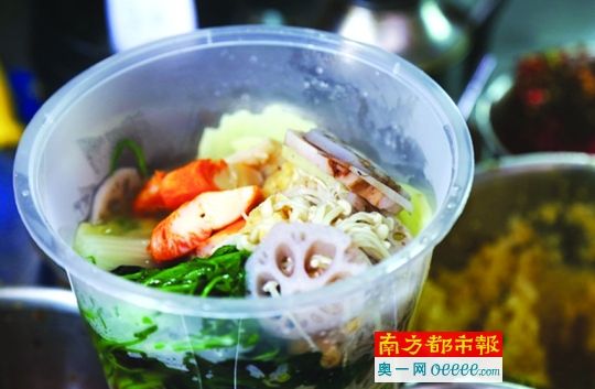 麻辣烫、酸辣粉地铁周边美食的霸主地位从未被动摇