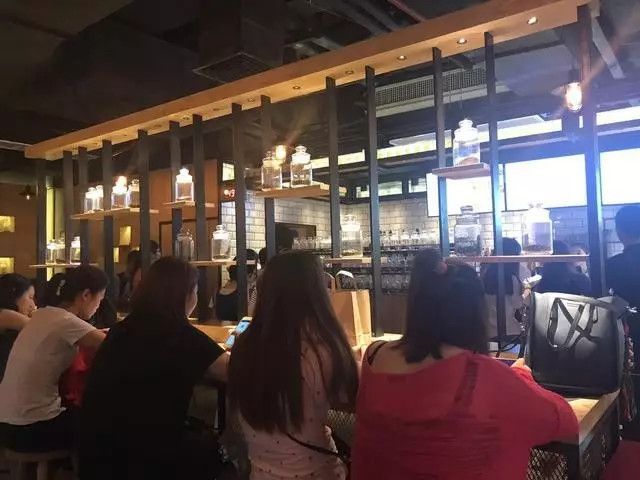 融资 1 亿的喜茶找黄牛排队？去现场体验答案却出人意料