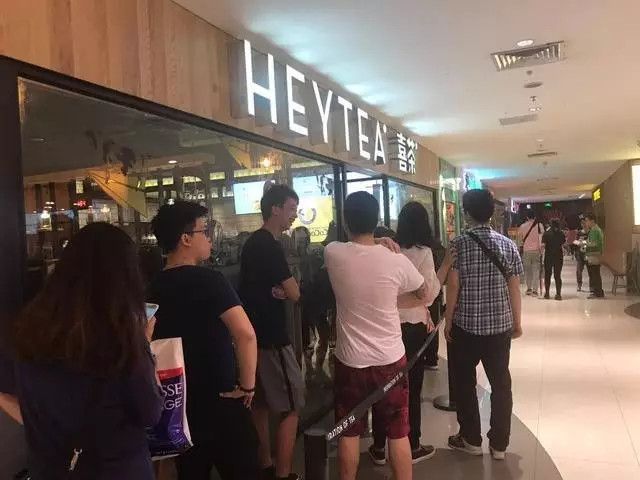 融资 1 亿的喜茶找黄牛排队？去现场体验答案却出人意料