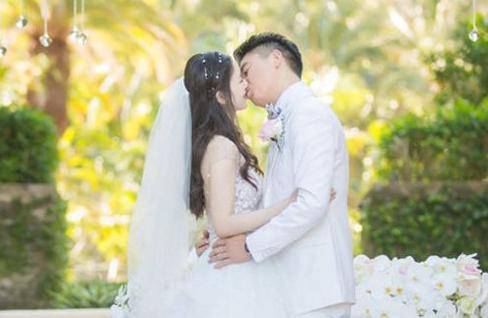 奶茶妹妹代表老公请来美国大半个时尚圈，一个小瑕疵格外抢眼