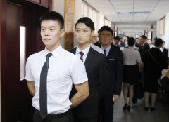 1700名美女帅哥争当空姐空少 最小的仅18岁(图)