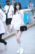“4000年美女”鞠婧祎热裤秀美腿 齐臀短裤长筒袜热辣妖艳指数爆棚(组图)