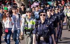 杭州西湖美女巡逻队帅气吸睛 身着统一制服的美
