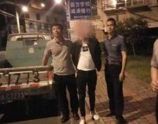 电话中不断传来嗯嗯嗯是什么梗？男子打电话嗯