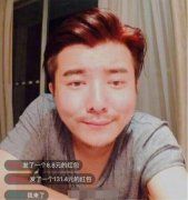 果然网红的照片不可信 神似高以翔网红开直播秒变大叔