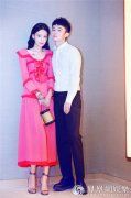 董子健孙怡合体登封面 宣布：我们要结婚啦