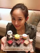 张钧甯晒美食喊话网友 素颜露笑容十分亲切