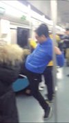 男子醉酒踹地铁车门 叫嚣：有摄像头也不怕