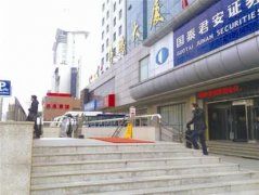 江城市民质疑地铁4号线出入口敞口设计不合理