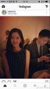 奶茶妹妹晒与老公合照秀恩爱 刘强东一旁玩手机