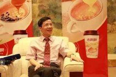 一杯奶茶一年卖24亿，源于一个男人的狂热，也因为…