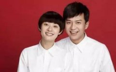 黄晓明baby情侣装低调逛菜市场，小两口真接地气