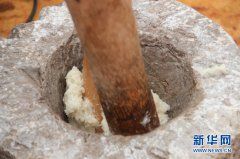 “三月三·龙谷湾 八桂嘉年华”现场的美食